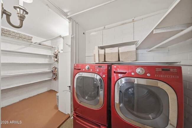 Building Photo - 2302 W Berridge Ln