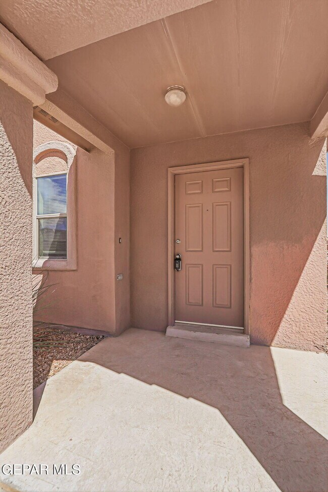 Building Photo - 2300 Glitter Point