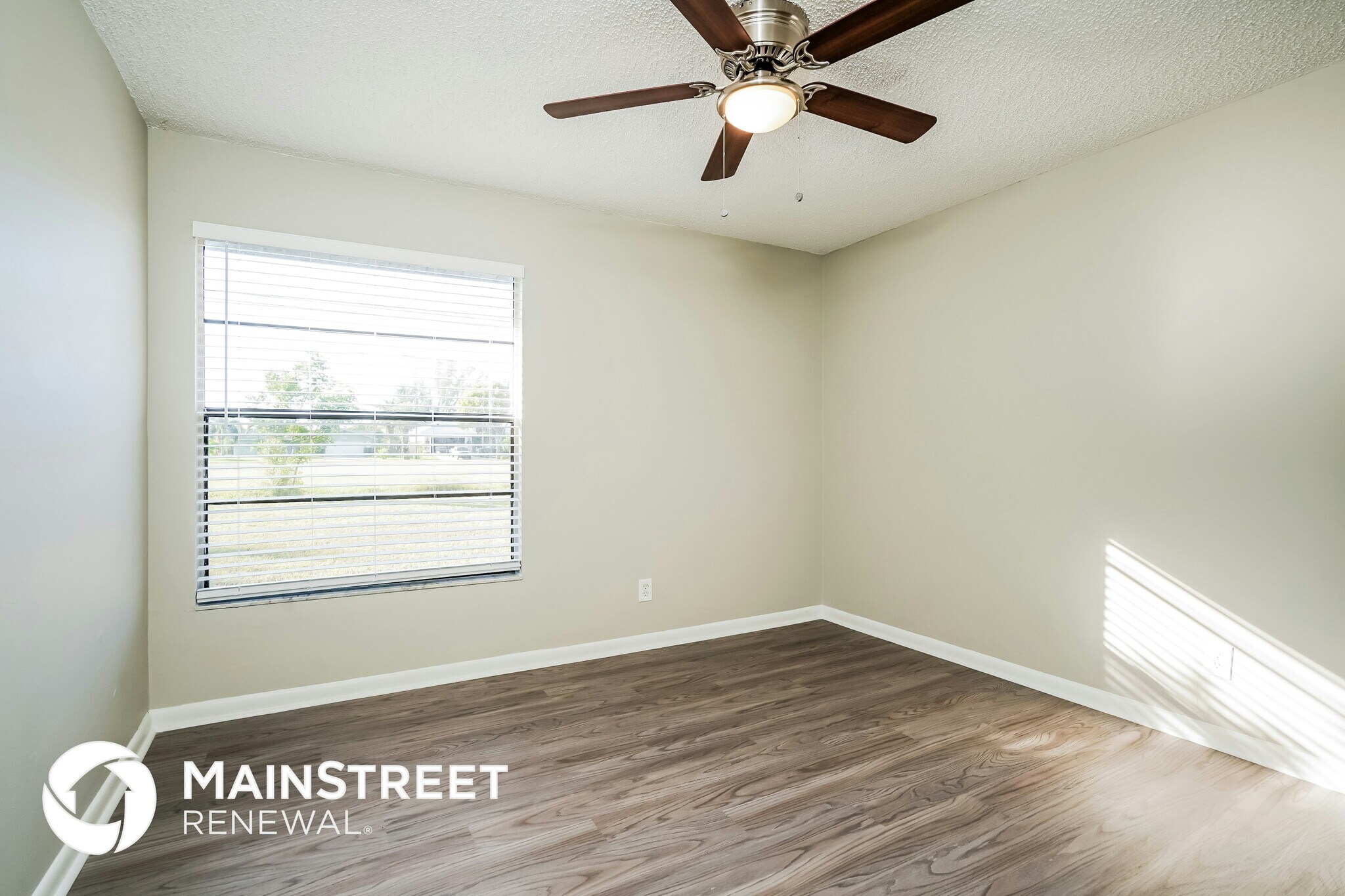 Building Photo - 220 SE 27th Terrace