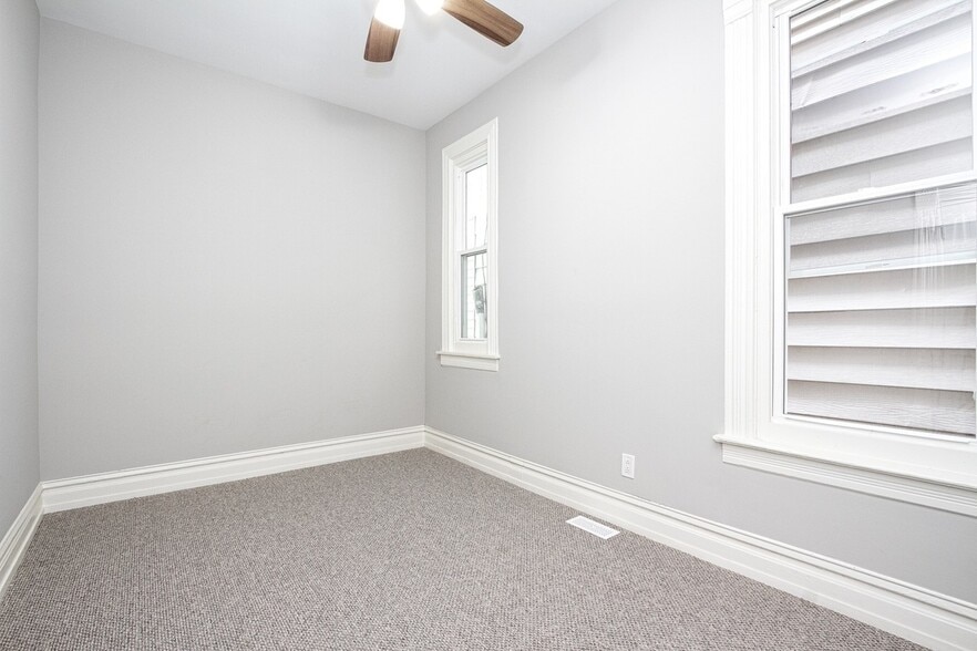 Master Bedroom - 7132 S Ellis Ave