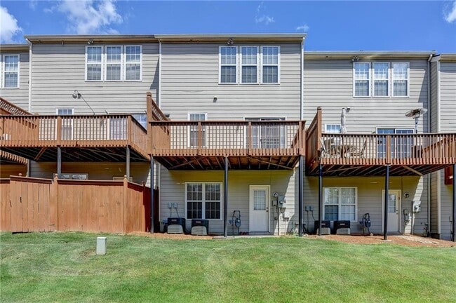 Building Photo - 4020 Edgecomb Dr