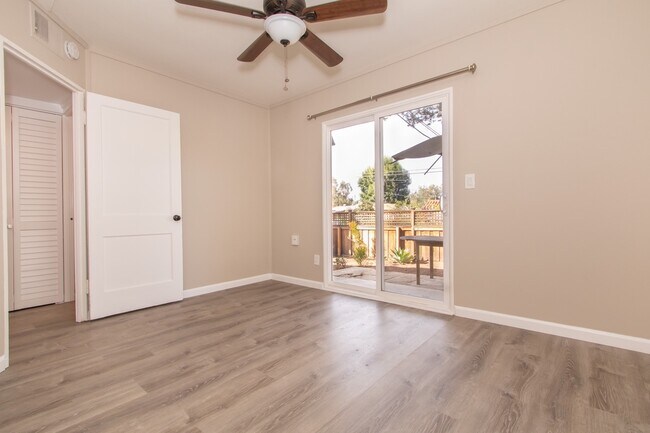 Building Photo - Updated Craftsman 2-Bed / 1-Bath W/ Private Yard/Storage/Washer/Dryer in South Park!
