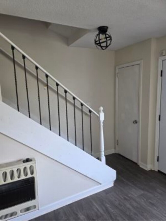 Building Photo - NOW AVAILABLE!! MOVE IN SPECIAL