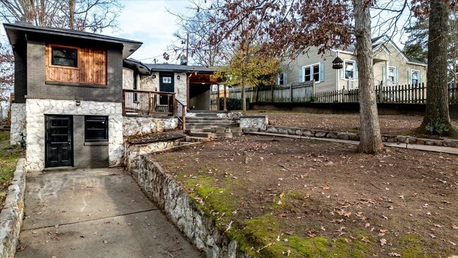 Building Photo - 3/2 Available Now