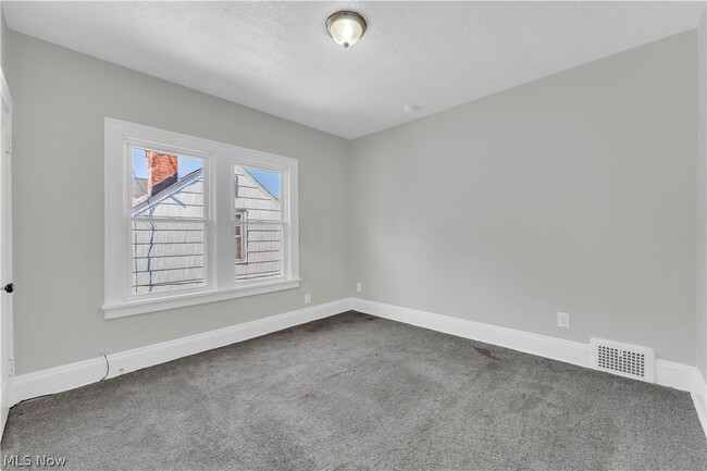 Building Photo - 3394 E 146th St