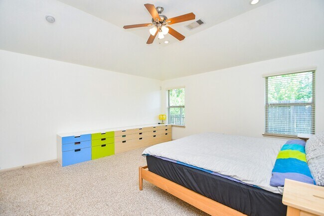 Building Photo - 16814 Ranger Ridge Dr