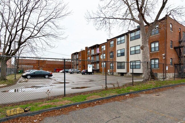 Building Photo - 5621 Pershing Ave