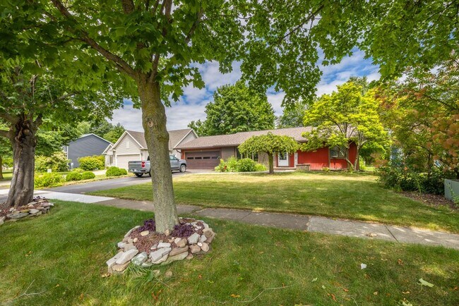 Building Photo - 58 Dutchess Dr
