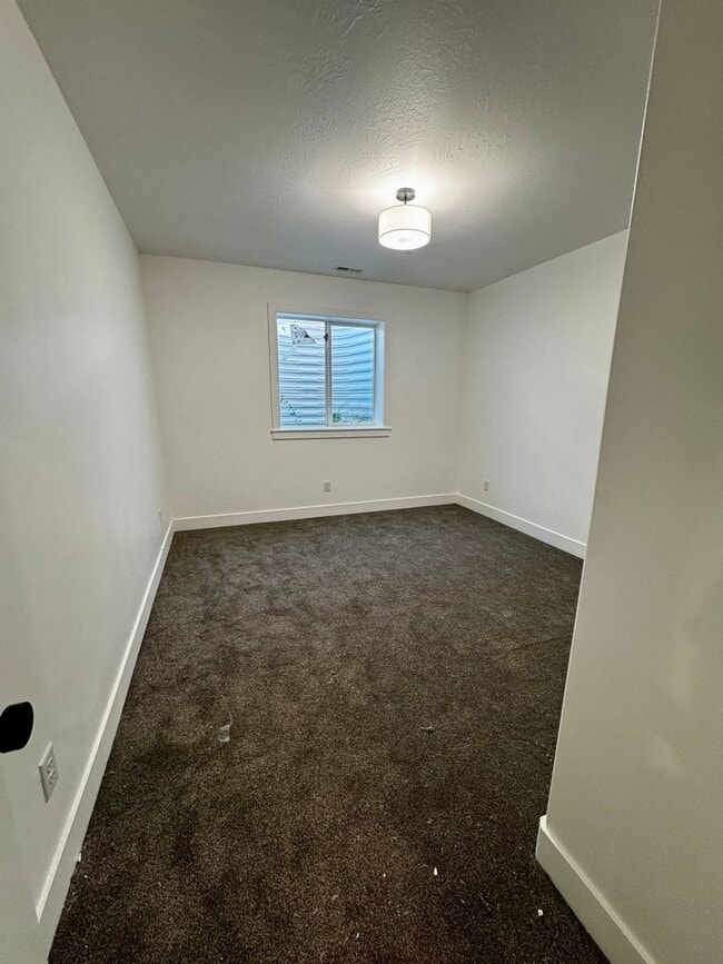 Building Photo - 503 Jeanine Dr