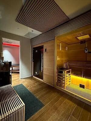 Building Photo - 570 Broome St