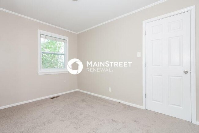 Building Photo - 4 Bedroom Pet-Friendly Home in Charlotte, NC with Main Street Renewal
