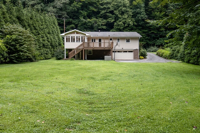 Building Photo - 493 Kings Creek Rd
