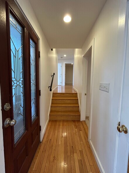 Building Photo - 22 Broadlawn Park