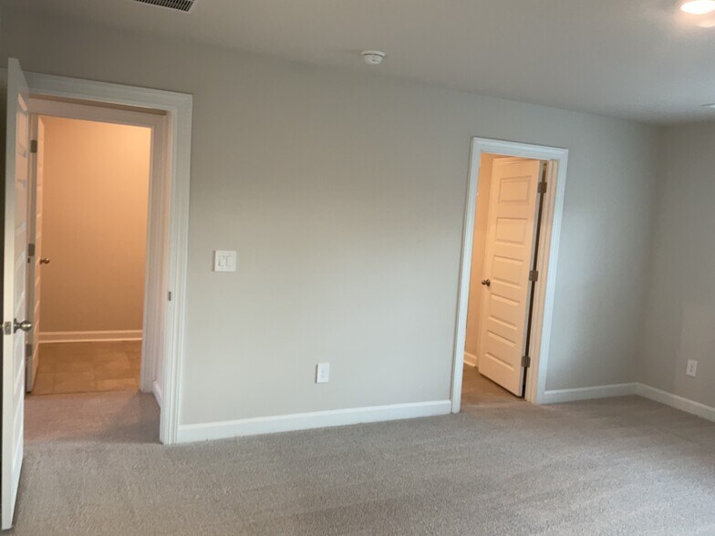 Building Photo - 300 Granby Trl