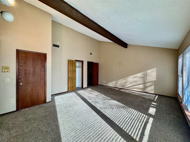 Building Photo - 1622 Windhill Ave