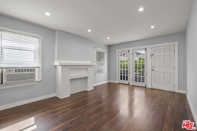 Building Photo - 1754 N La Brea Ave