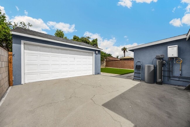 Building Photo - Adorable 2 Bed / 1 Bath