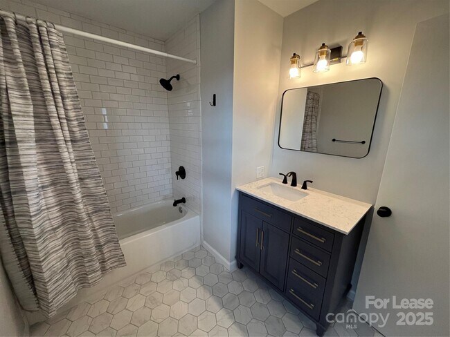 Building Photo - 303 Hi Alta Ave