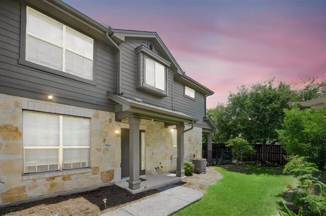 Building Photo - 3101 Davis Ln