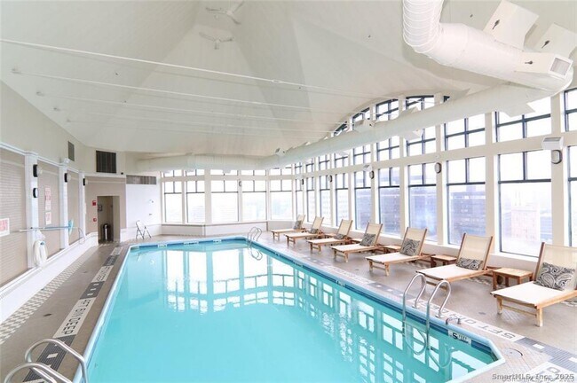 Building Photo - 25 Forest St