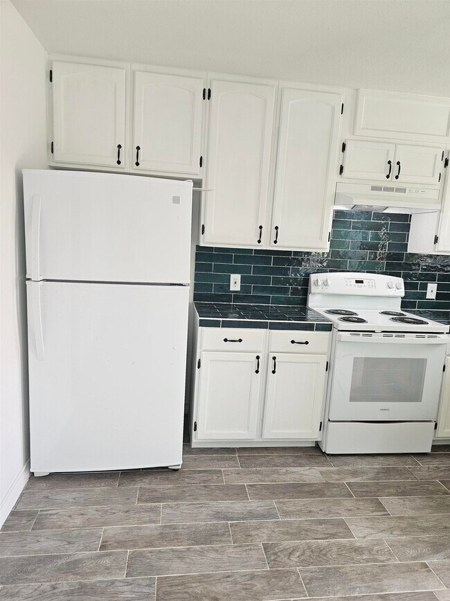 Building Photo - 4933 Franzetta St