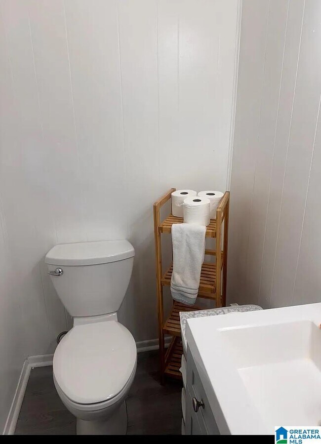 Building Photo - 830 Burwell St