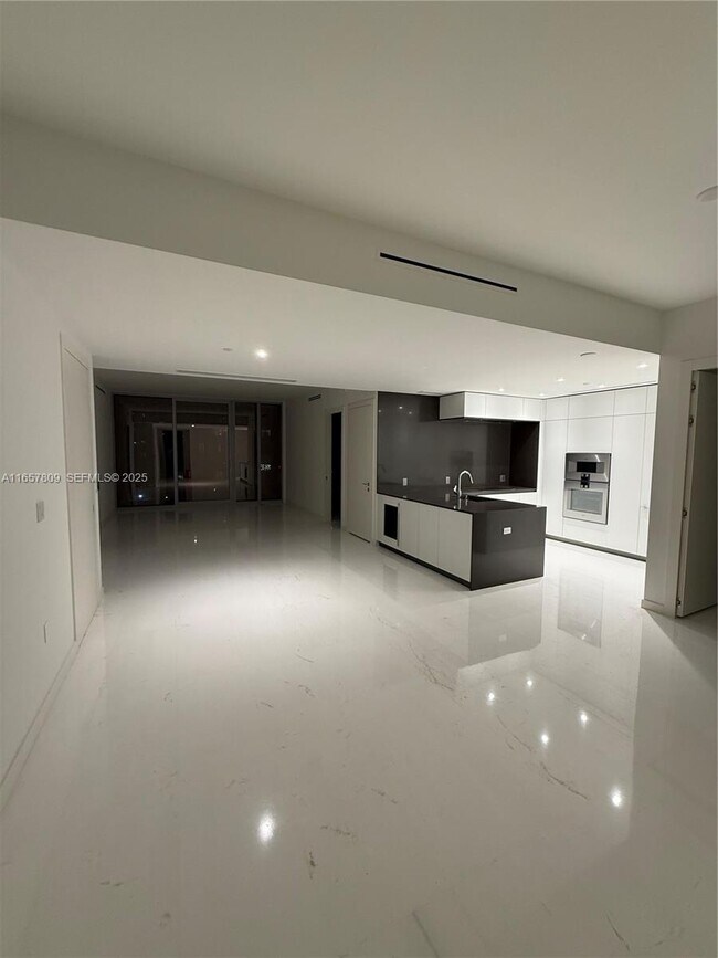 Building Photo - 300 Biscayne Blvd Way