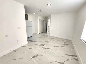 Building Photo - 2466 Lincoln St