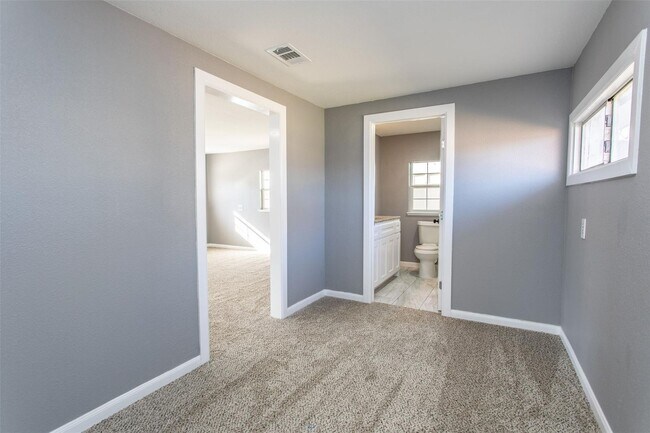 Building Photo - 1309 Magnolia-