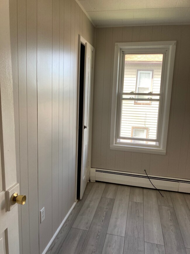 Building Photo - 101 Knobley St