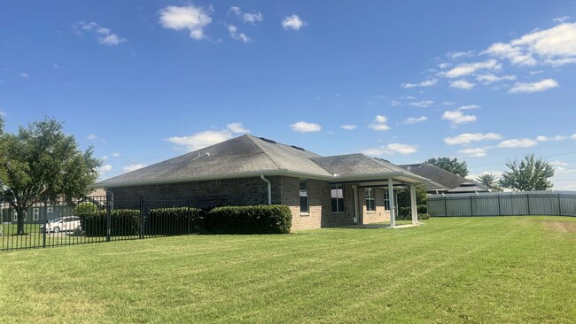 Building Photo - Spacious 4-Bedroom Brick Home in Preserve ...