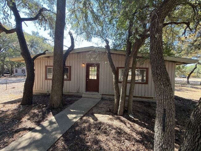 Primary Photo - 2 bed 1 bath. Vinyl plank throughout. Yard maintenance included. Close to San Marcos Outlet Malls.