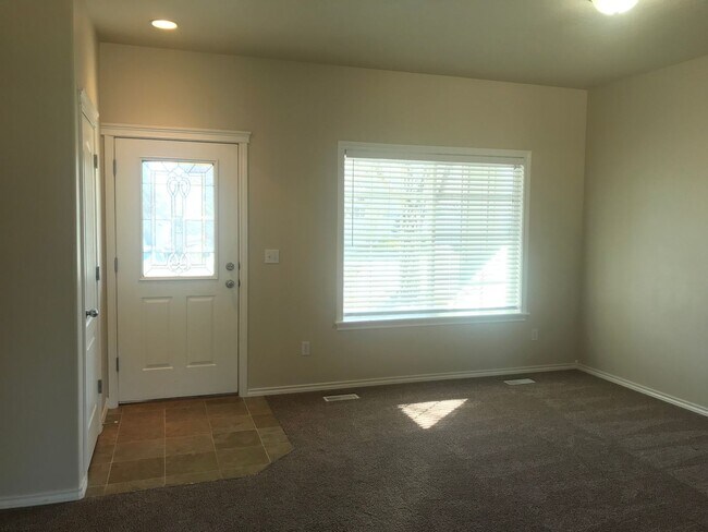 Building Photo - Meridian Charmer with 3 Car Garage, & Huge Backyard!