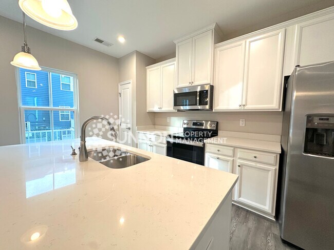 Building Photo - 3 Bedroom Townhome in Mountain Island