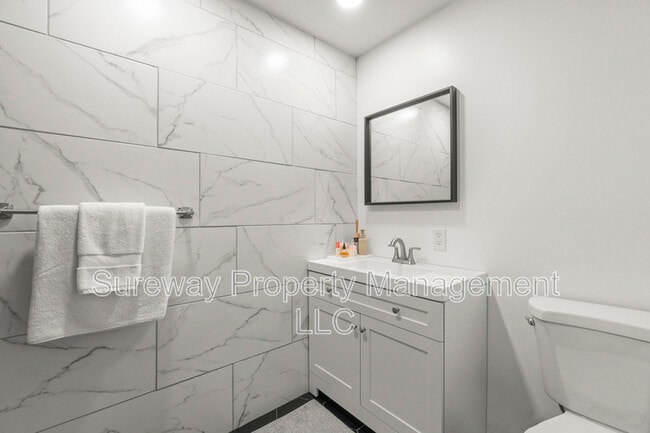 Building Photo - 5511B Aberdeen Dr