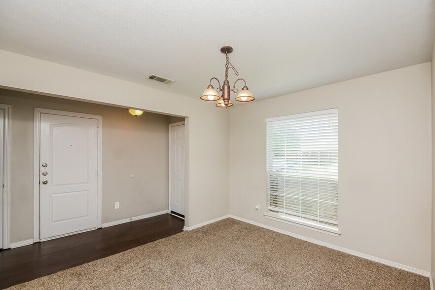 Building Photo - 425 NE Murphy Rd