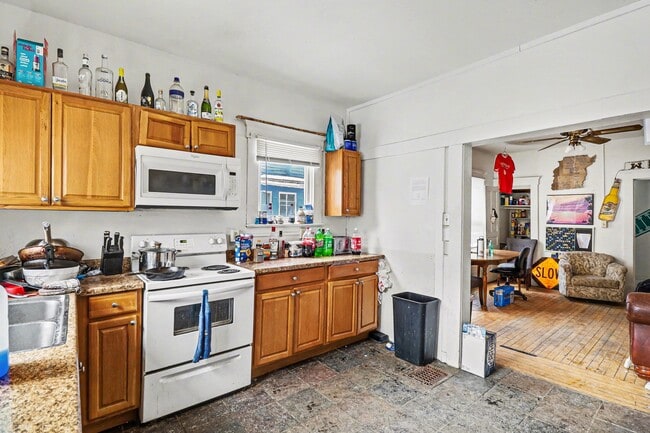 Building Photo - 606 Catherine St