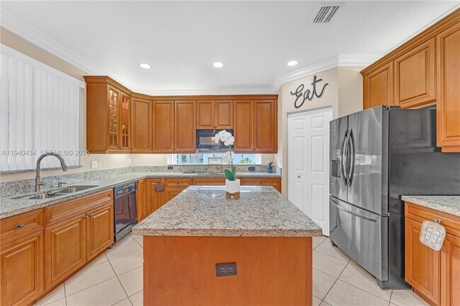 Building Photo - 19500 SW 39th Ct