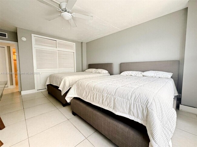 Building Photo - 3850 Galt Ocean Dr
