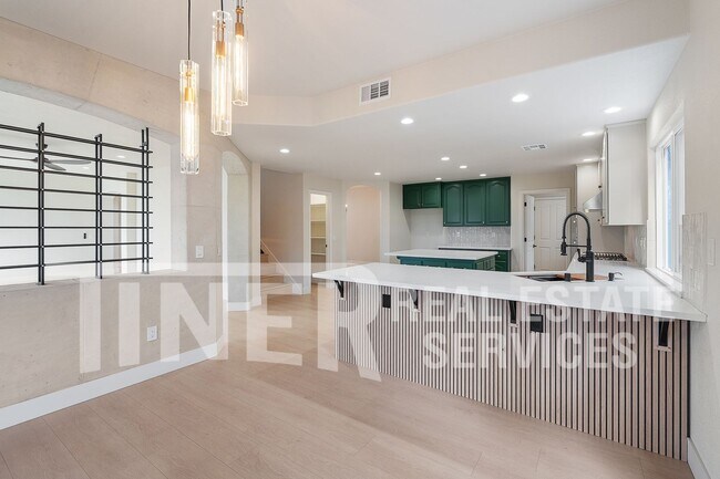 Building Photo - 5250 Fenton Way