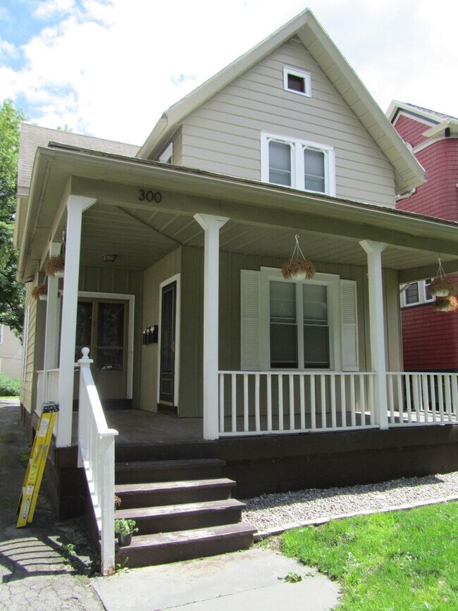 Building Photo - 300 Meigs St