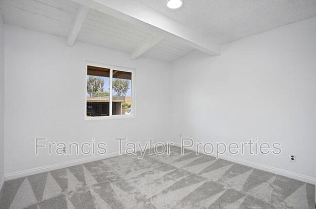 Building Photo - 912 Knoll Vista Dr