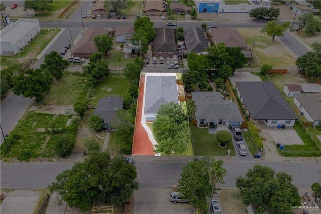 Building Photo - 2409 W Hackberry Ave