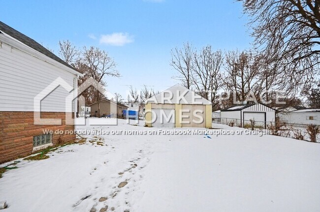 Building Photo - 12444 Sarsfield Ave