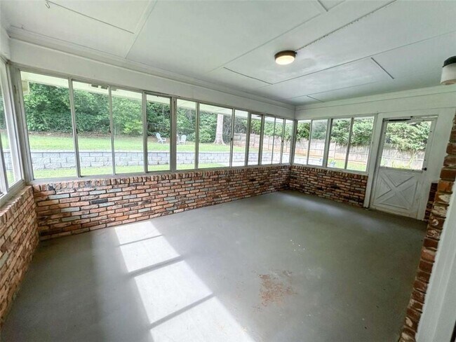 Building Photo - 2349 Academy Ct NE