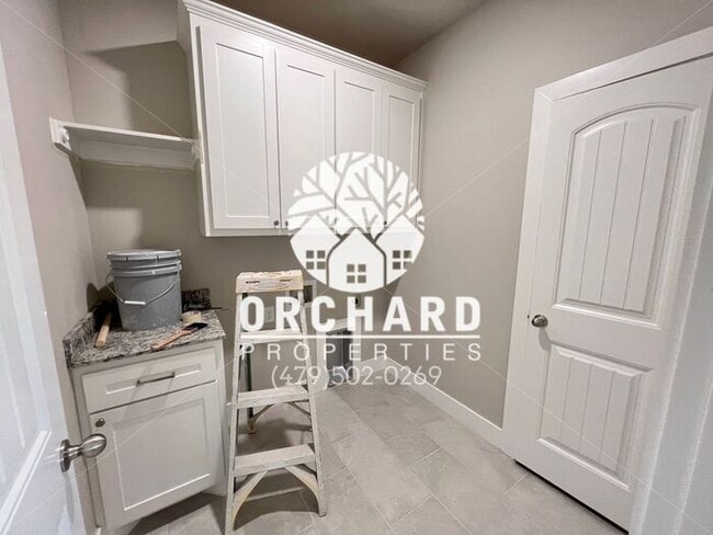 Building Photo - Single-Family Home- Desirable Cedarwood Plan