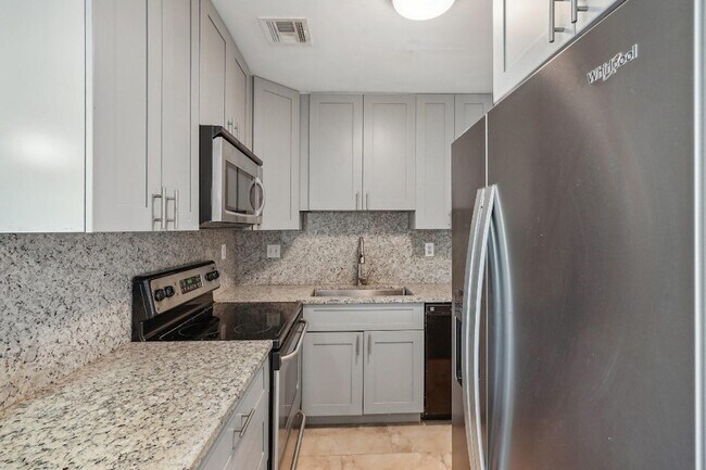 Building Photo - 3040 NE 16th Ave