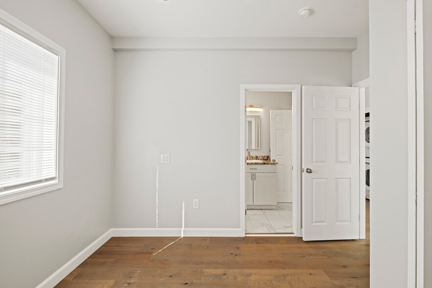 Building Photo - 812 2nd Ave N