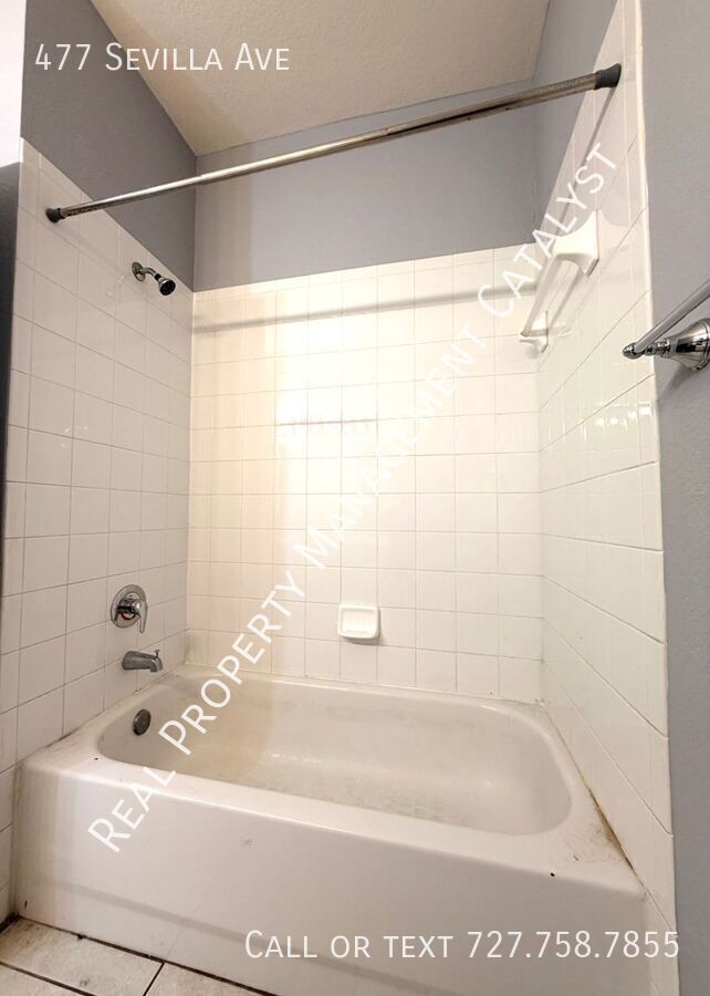 Building Photo - 477 Sevilla Ave