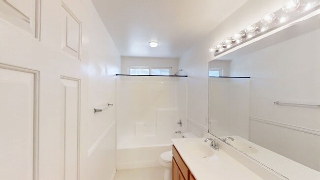 Building Photo - Beautiful Family Home